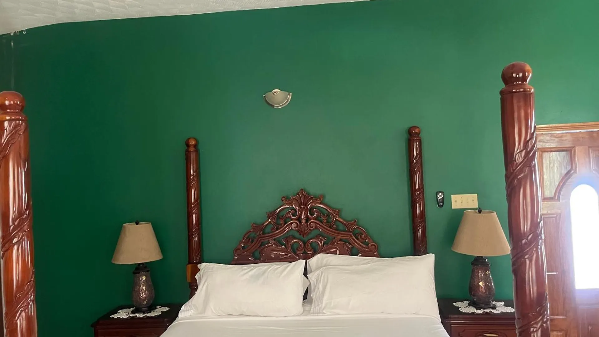 בית אירוח רנאוויי ביי The Mansion Villa
