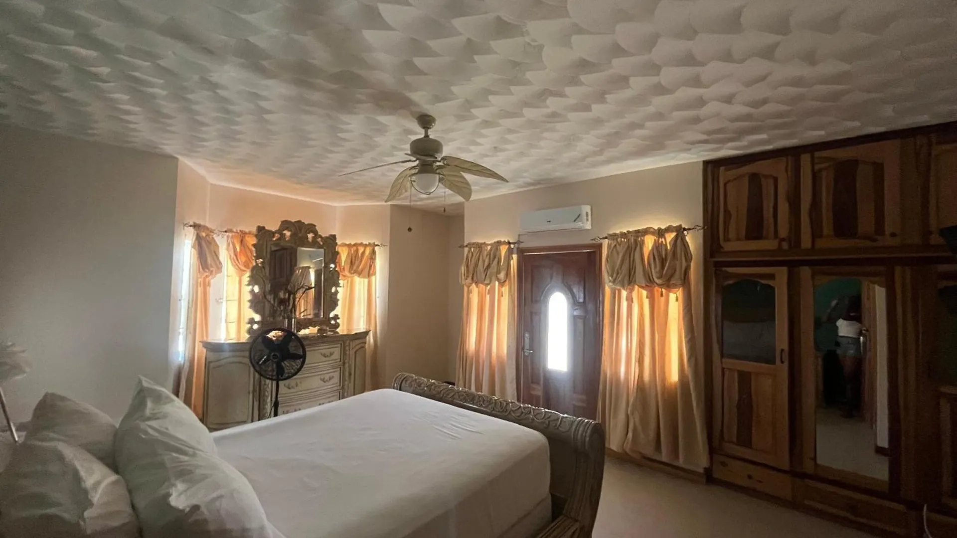 The Mansion Villa Runaway Bay Rum i privatbostad